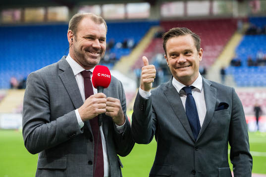 s Daniel Kristiansson och Jon Persson innan fotbollsmatchen