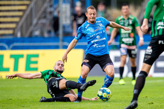 Varbergs Perparim Beqaj mot Halmstads Joel Allansson