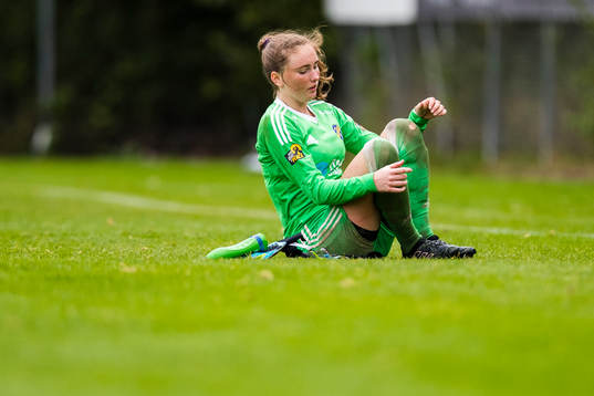 Eskilsminnes målvakt Lina Karlsson deppar