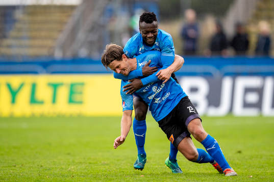 Halmstads Dusan Djuric och Thomas Boakye jublar