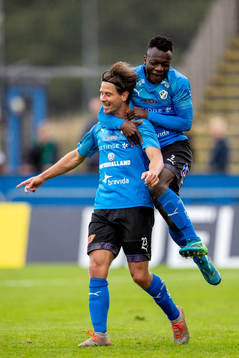 Halmstads Dusan Djuric och Thomas Boakye jublar
