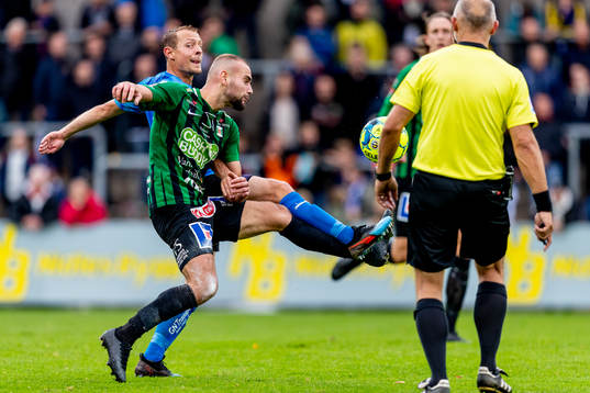 Varbergs Perparim Beqaj mot Halmstads Joel Allansson