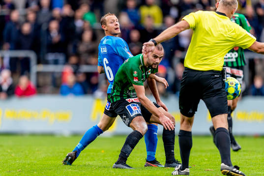 Varbergs Perparim Beqaj mot Halmstads Joel Allansson