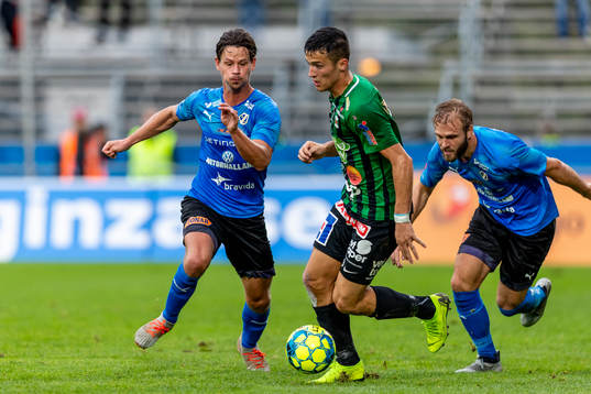 Varbergs Astrit Seljmani mot Halmstads Johan Oremo 0ch