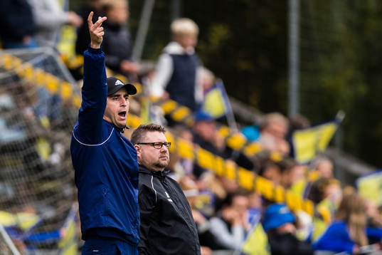 Eskilsminnes tränare Izet Kaljic och assisterande tränare