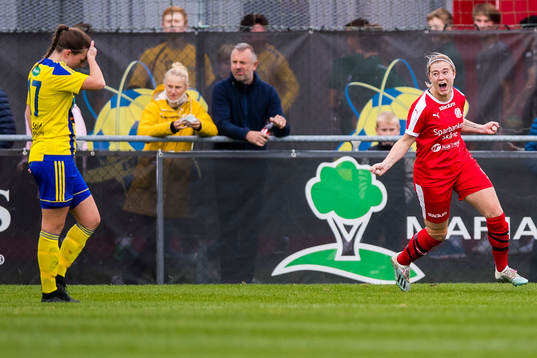 Dösjöbros Julia Lennartsson jublar