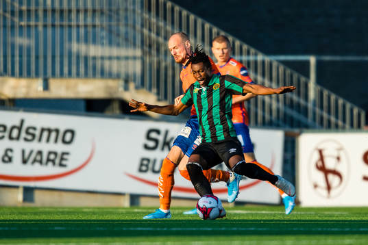 Aron Elis Thrandarson of Aalesund and Vamouti Diomande of