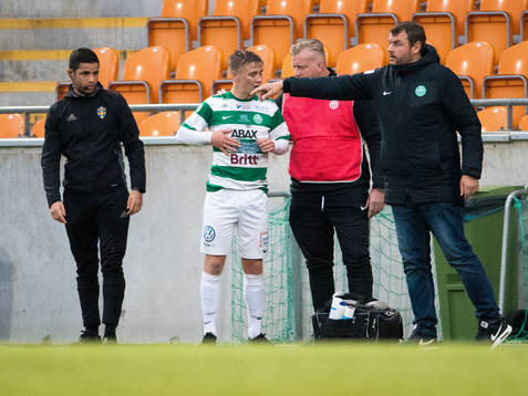 Västerås Dennis Persson som har ont och Västerås