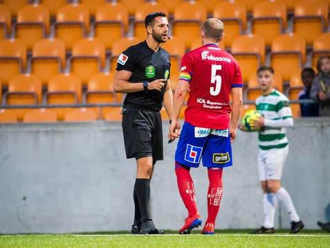 Domare Granit Msqedonci i samtal med Östers Stefan Karlsson