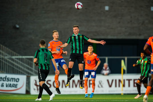 Ståle Steen Sæthre of Aalesund and Ole Andreas Mundal