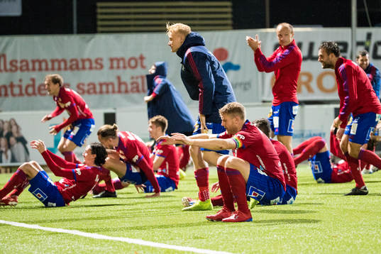 Östers spelare jublar