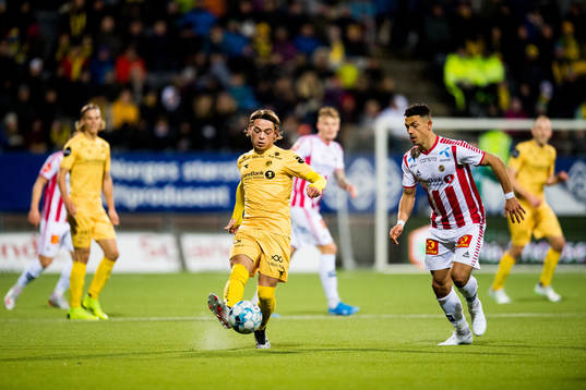 Patrick Berg of Bodø/Glimt and Fitim Azemi of Tromsø