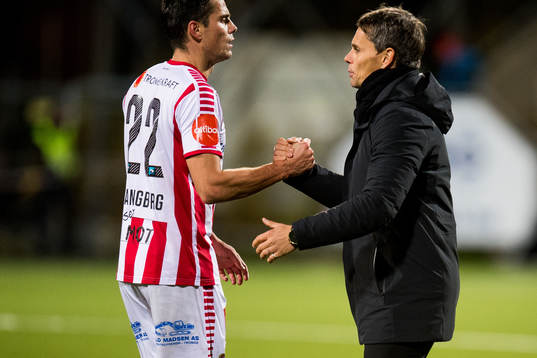 Simen Wangberg of Tromsø and Simo Valakari, head coach of