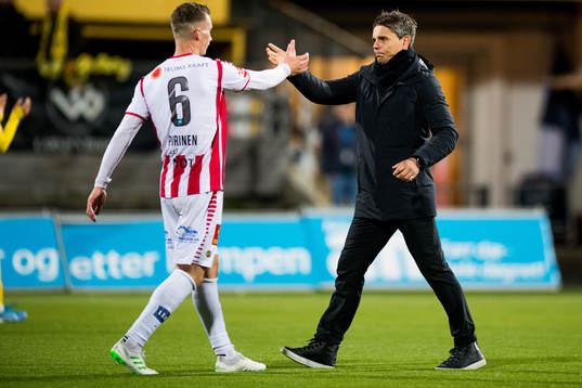 Juha Markus Pirinen of Tromsø and Simo Valakari, head