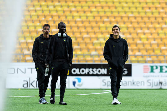s Bilal Hussein, Enoch Kofi Adu och Tarik Elyounoussi
