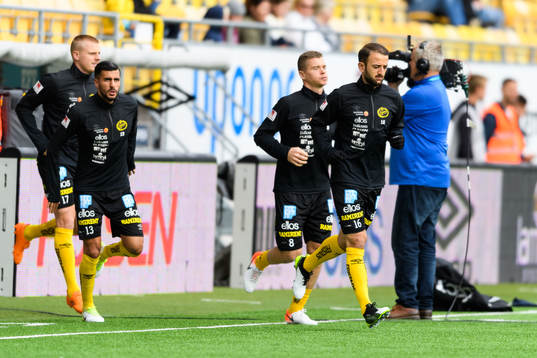 Elfsborgs spelare kommer in på arenan