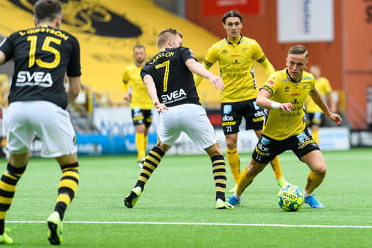 s Sebastian Larsson