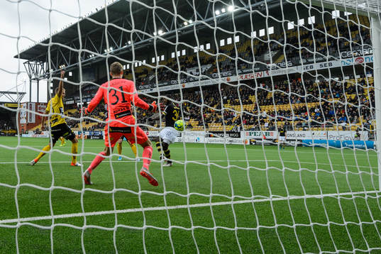 s Henok Goitom skjuter 0-1