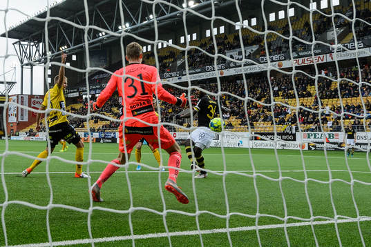 s Henok Goitom skjuter 0-1