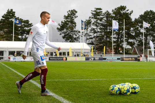 IFK Norrköpings Gudmundur Thórarinsson före