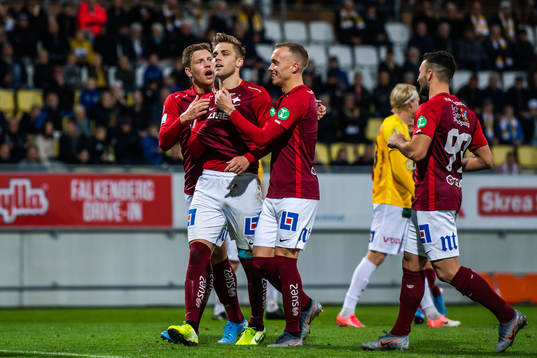 IFK Norrköpings Christoffer Nyman jublar med lagkamrater