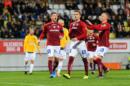 IFK Norrköpings Christoffer Nyman jublar med lagkamrater