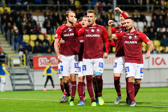 IFK Norrköpings Christoffer Nyman jublar med lagkamrater