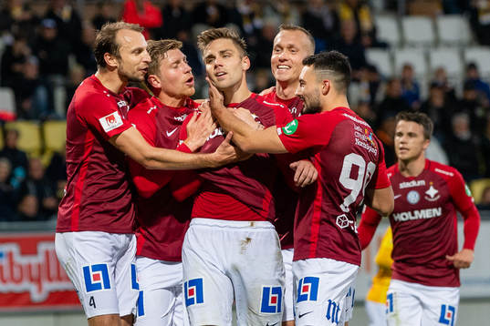 IFK Norrköpings Christoffer Nyman jublar med lagkamrater