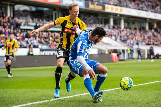 Häckens Erik Friberg och IFK Göteborgs Alhassan Yusuf