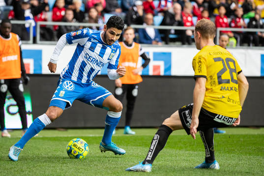 IFK Göteborgs Hosam Aiesh och Häckens Adam Andersson