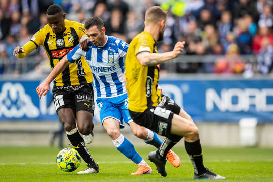 Häckens Godswill Ekpolo och Joona Toivio mot IFK