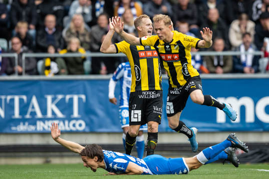 IFK Göteborgs Lasse Vibe faller