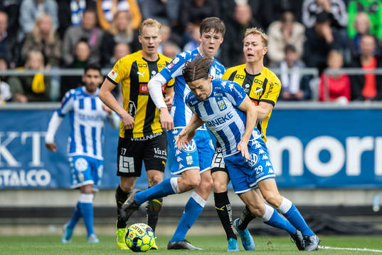 IFK Göteborgs Lasse Vibe faller
