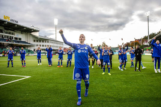 Sundsvalls Tobias Eriksson jublar