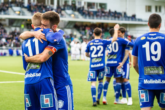Sundsvalls Tobias Eriksson och Carlos Gracia jublar