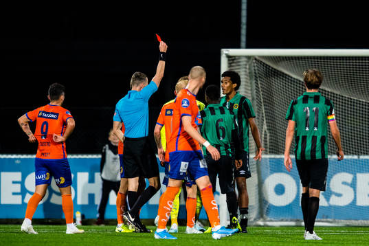 Alfred Richard Scriven of Ull/Kisa gets a red card by
