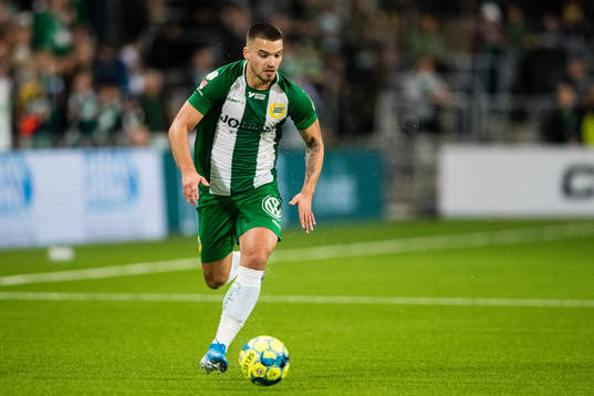 Hammarbys Vladimir Rodic med bollen