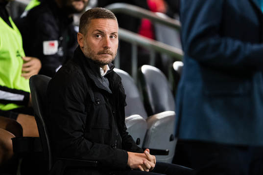 Örebros tränare Axel Kjäll innan fotbollsmatchen i
