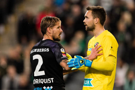 Örebros Daniel Björnkvist och målvakt Oscar Jansson