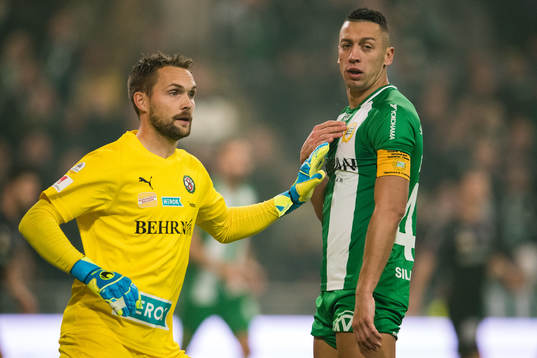 Örebros målvakt Oscar Jansson och Hammarbys Nikola