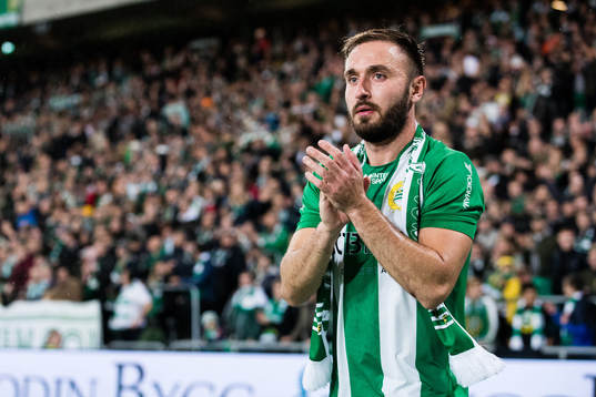 Hammarbys Muamer Tankovic tackar publiken