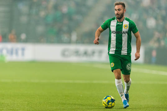 Hammarbys Muamer Tankovic med bollen