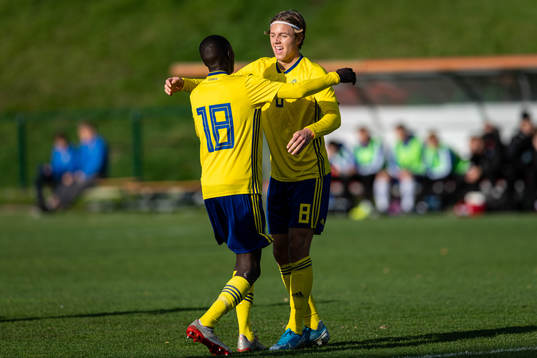 Sveriges Seedy Jagne och Ludvig Nåvik jublar