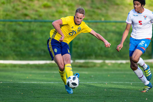 Sveriges Oscar Wilhelmsson gör 2-0
