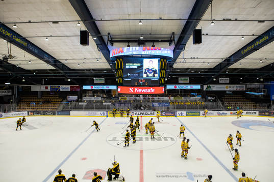 Interiör vy av ABB Arena Nord innan ishockeymatchen i