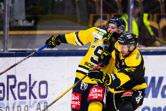 Södertäljes Nick Olesen och Västerås Marcus Bergman