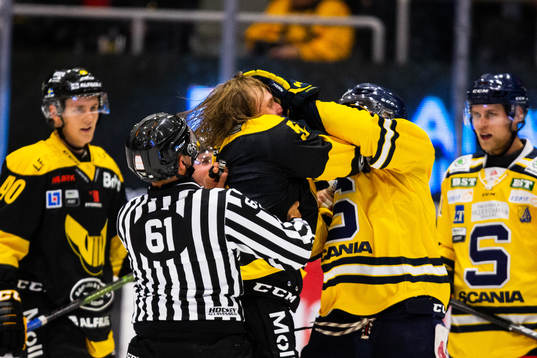 Västerås Anthon Eriksson i bråk med Södertäljes Calle