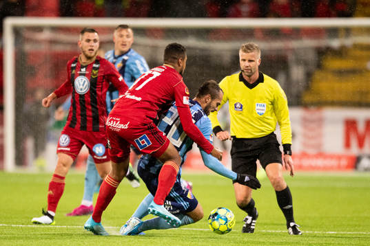 Östersunds Noah Sonko Sundberg och Djurgårdens Emir