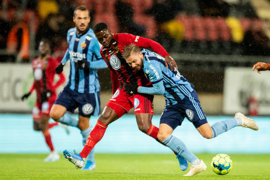 Östersunds Isak Ssewankambo och Djurgårdens Jonathan Ring