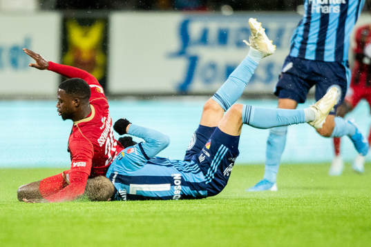 Östersunds Isak Ssewankambo och Djurgårdens Jonathan Ring